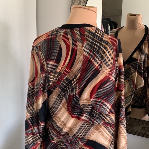 BLOUSE PLAID WRAP STYLE SIDE TIE. SIZE MEDIUM - Picture 5 of 6